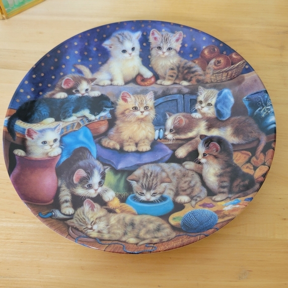 "Frisky Business" by Jurgen Scholz First Issue Plate in Litter Rascals series - Picture 2 of 3